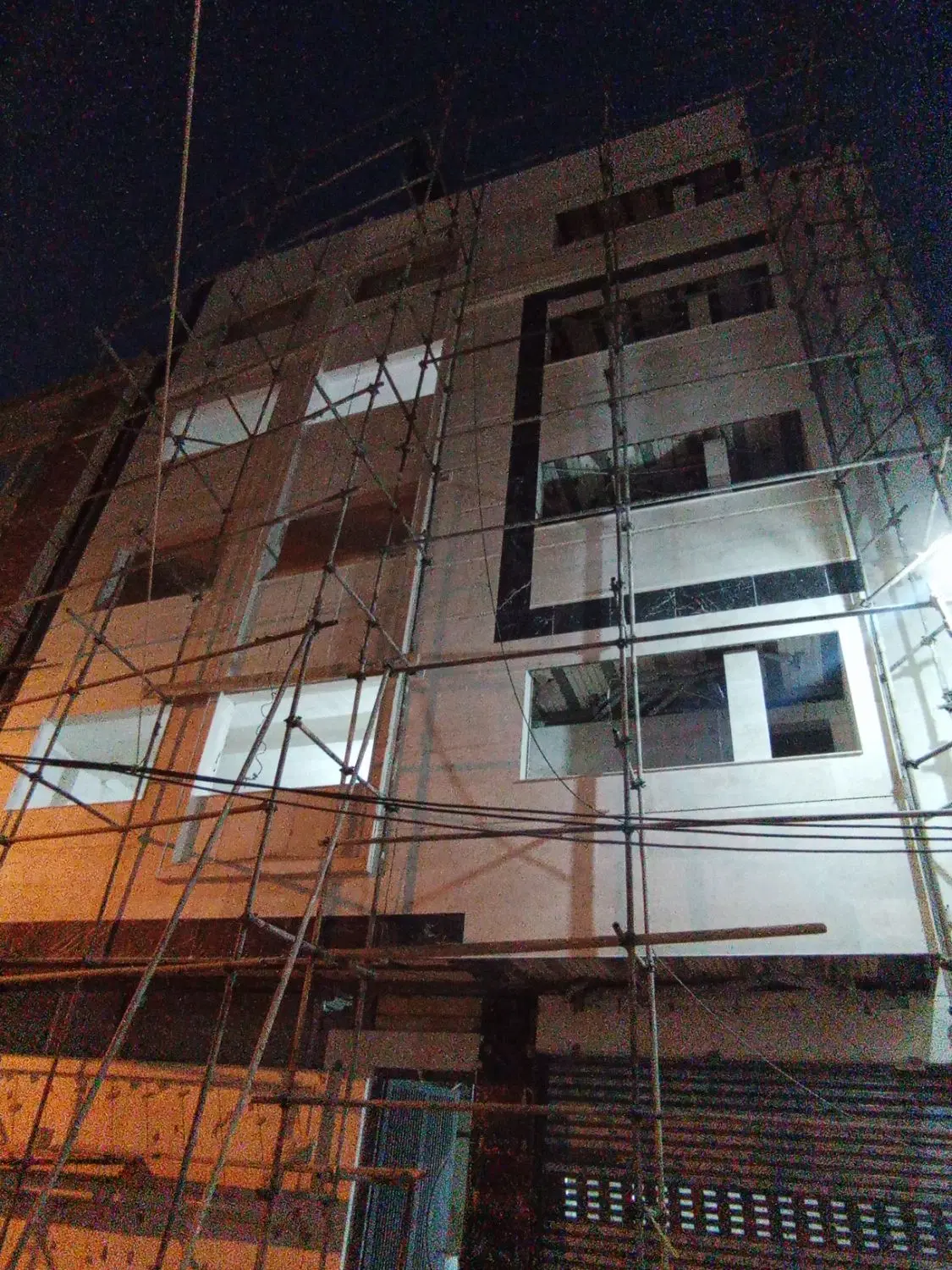 فروش آپارتمان نوساز ۱۴۰متری سه خوابه