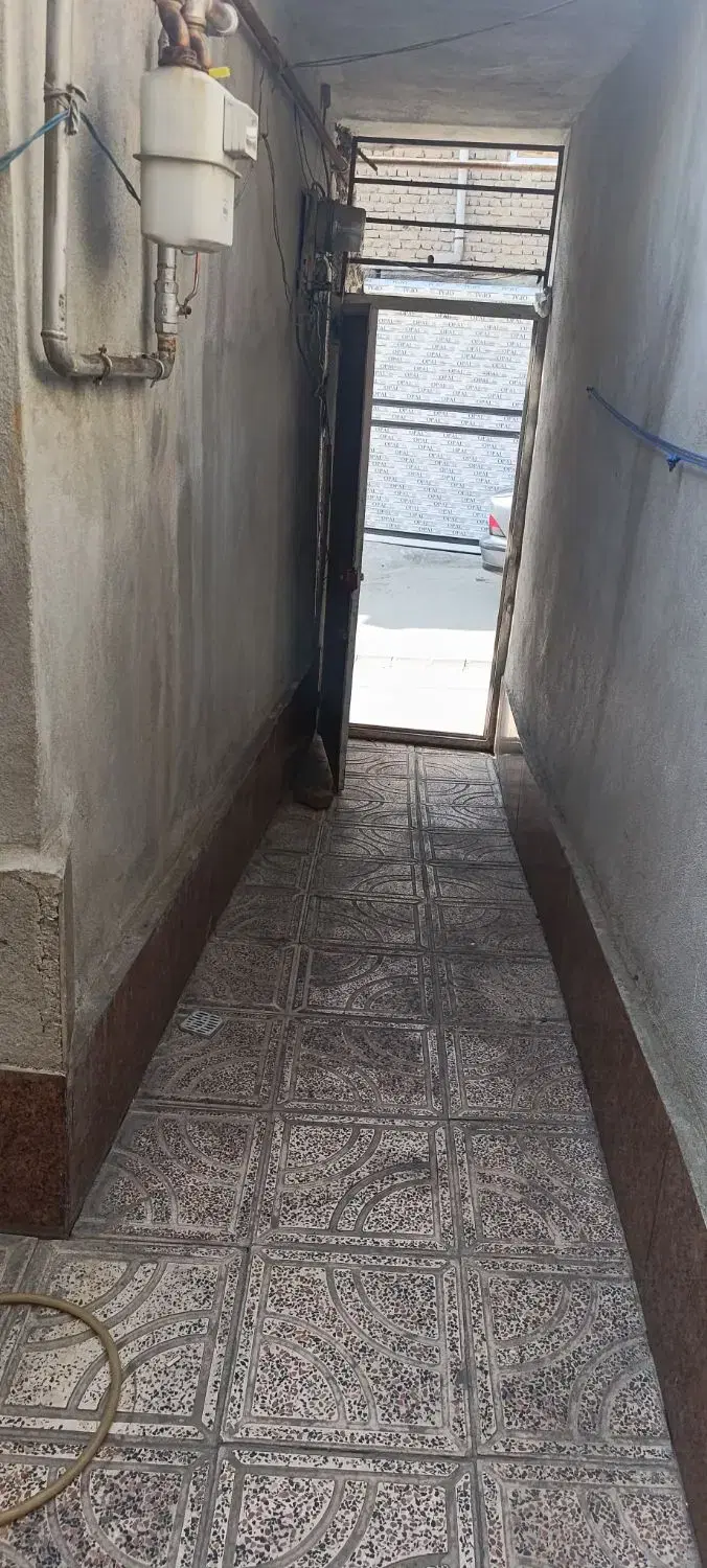 خانه با دوتا مغازه کشتارگاه مدرسه لیلا کاظمیان