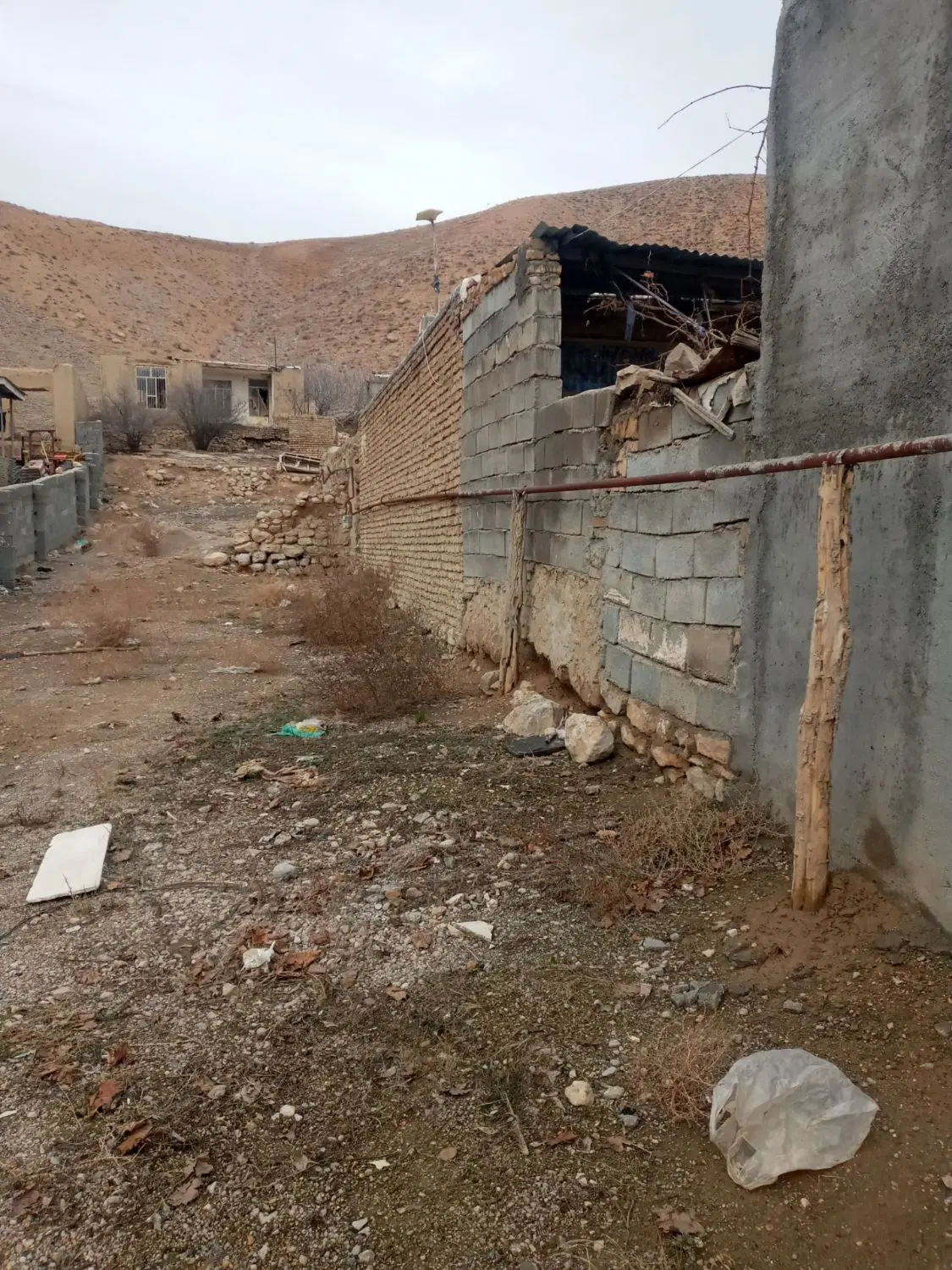 ۵۱۷متر . مسکونی وسط روستای سرچشمه نزدیک پتروشیمی