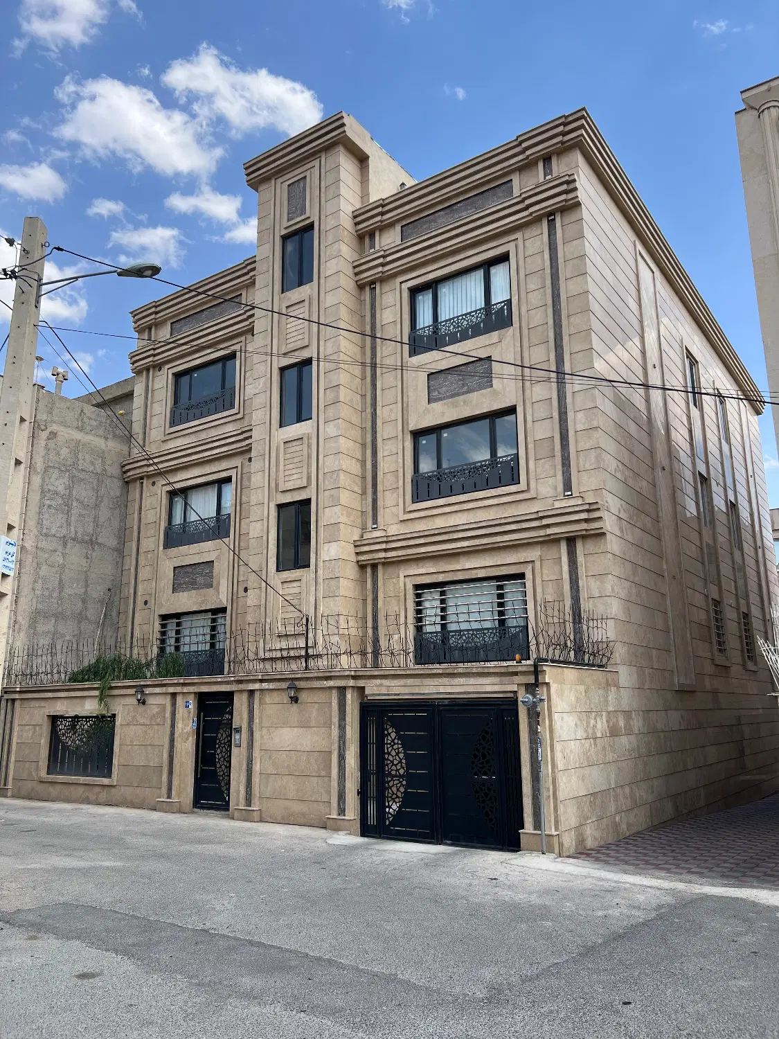 اپارتمان فاز یک۱۳۲ متری نوساز ۳خواب فول امکانات