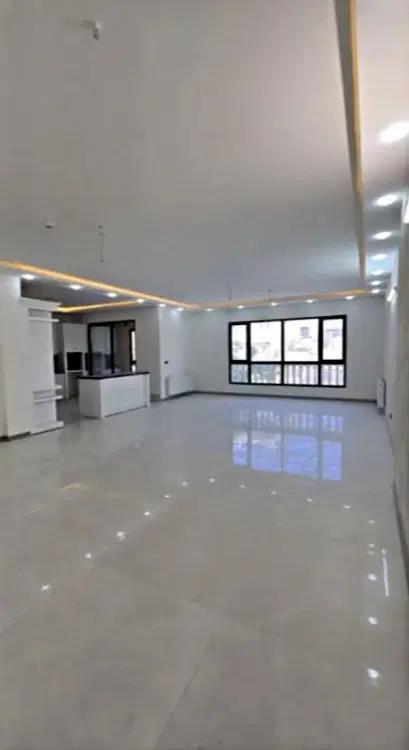 واحد ۱۳۰ متری  کلید نخورده