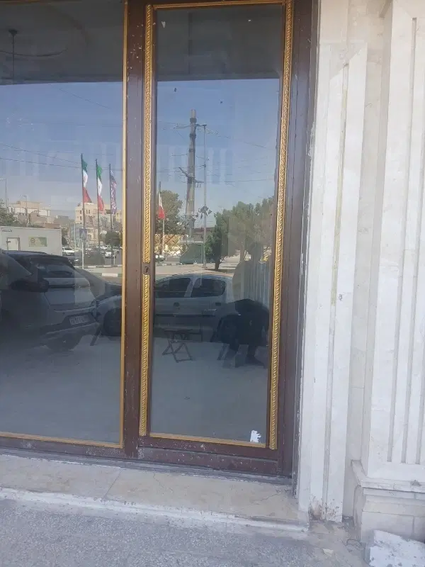 اجاره زیر زمین ۱۸۰ متری نبش میدان مادر