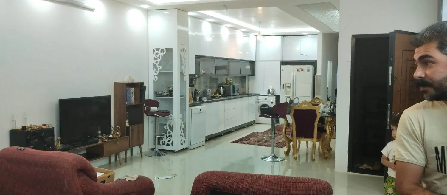 آپارتمان طبقه اول با پارکینگ در نسترن ۲