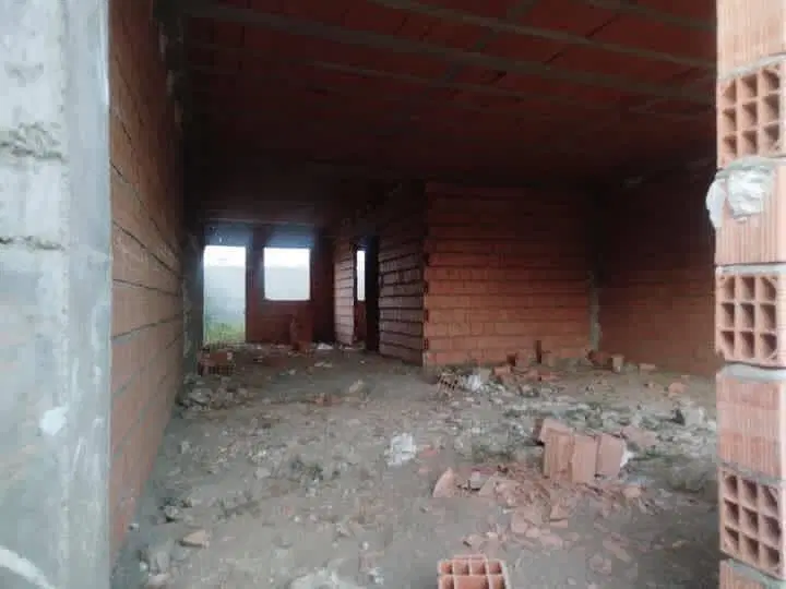 خونه ویلایی نیمه ساز