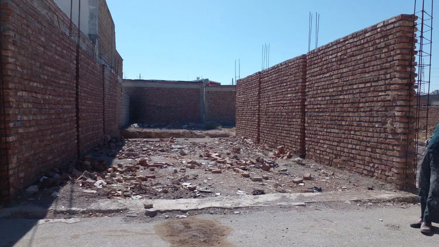 شرف اباد داخل محدوده پاکار سقف