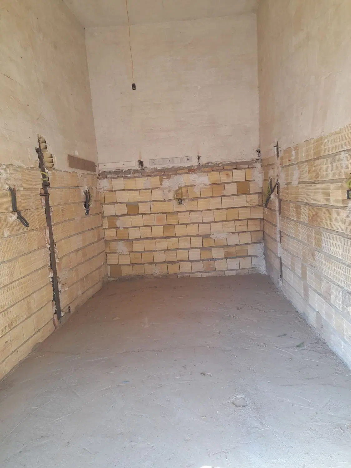 مغازه ۱۸ متری اناخاتون معاوضه با خودرو