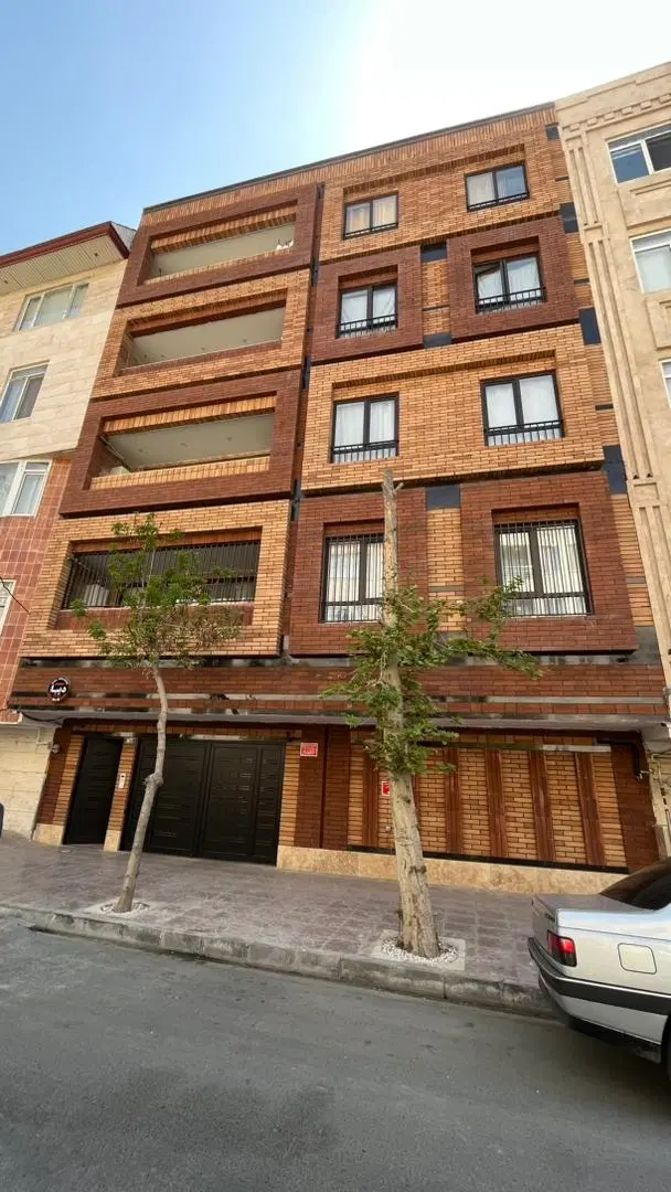 ۱۴۴مترعروسک سنددارسمت خیابان_۳خواب_فروشنده قطعی