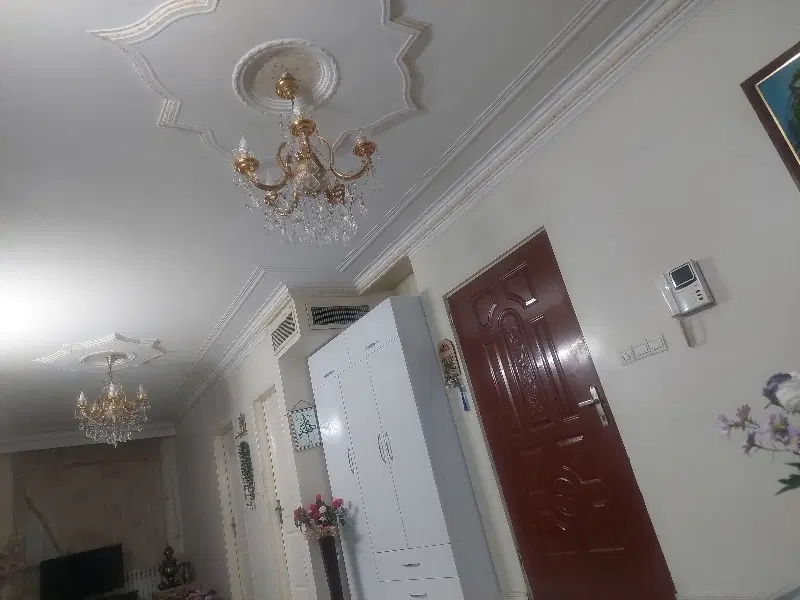 اپارتمان ۶۴متری چراغسازی اسانسور کف سرامیک تمیز
