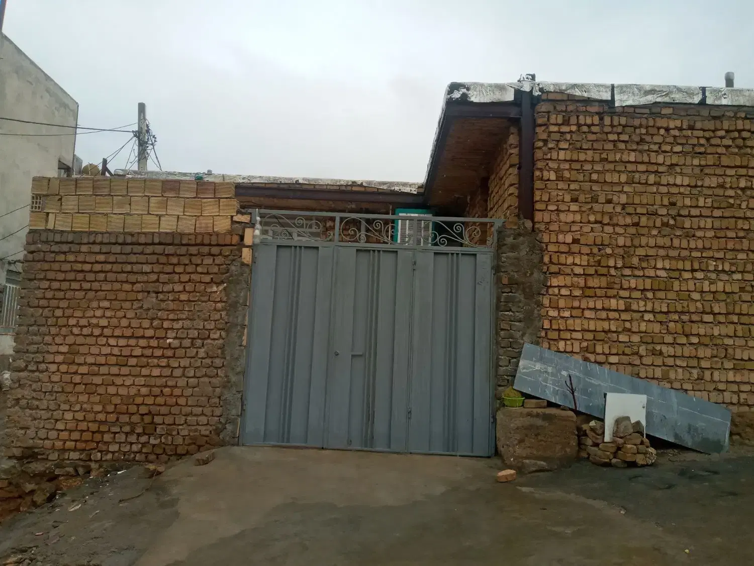 خانه درپاپی خالدار