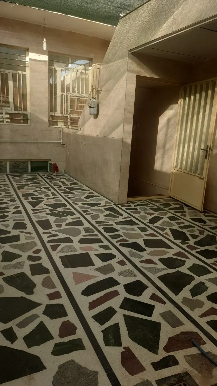 اجاره لکس پایین 75متری