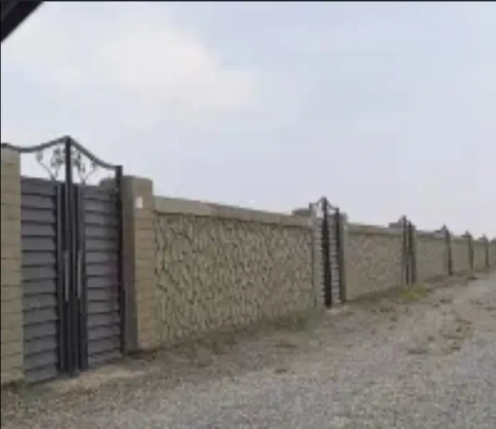 زمین ویلایی ۴۲۵ متری دیوارکشی شده