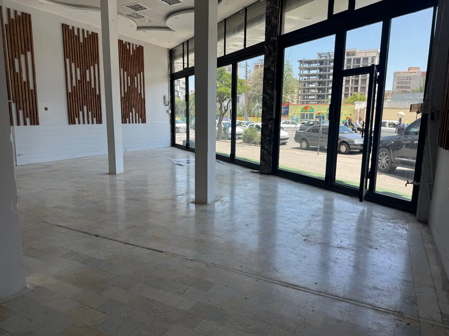 اجاره فروشگاه میدان یحیوی درداخل میدان۱۵خرداد