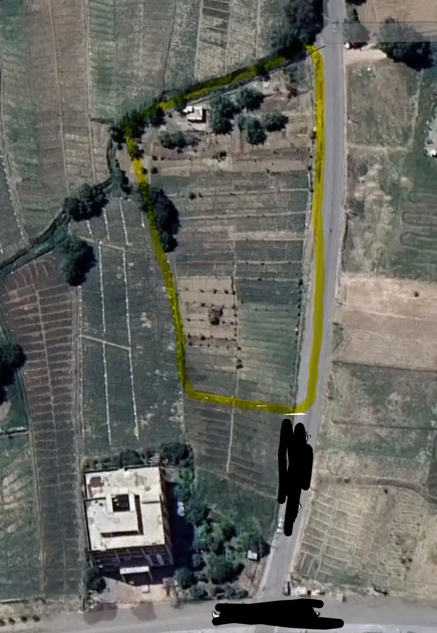 زمین در مسیر امام زاده