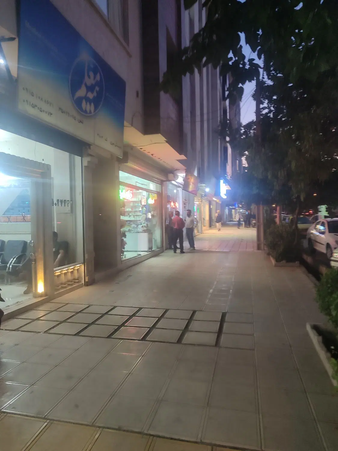 مغازه تجاری وکیل ابادهاشیه پیروزی اقبال