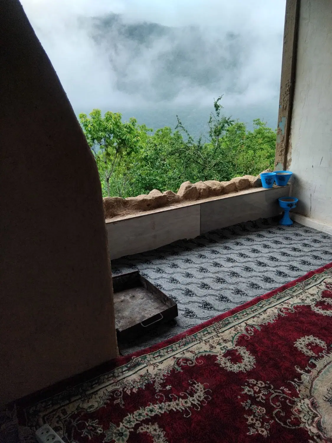 اجاره روزانه ویلا سنتی بالای کوه روستای خاک پیرزن