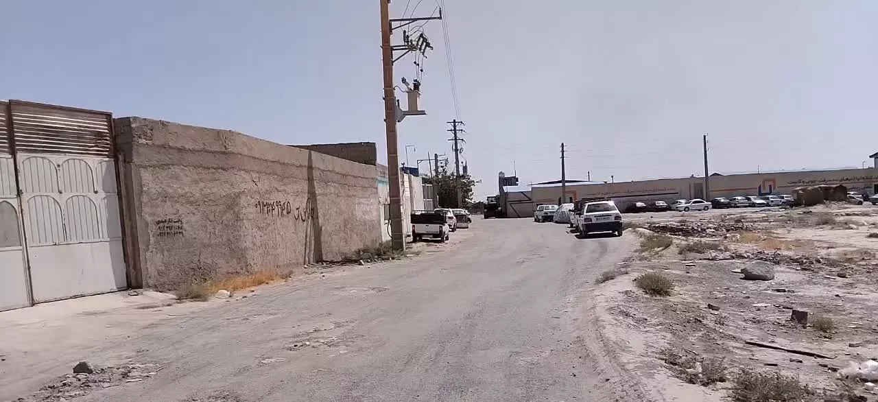 سالن صنعتی به متراژه ۴۳۰ متر داری ۳۸۰ متر سقف