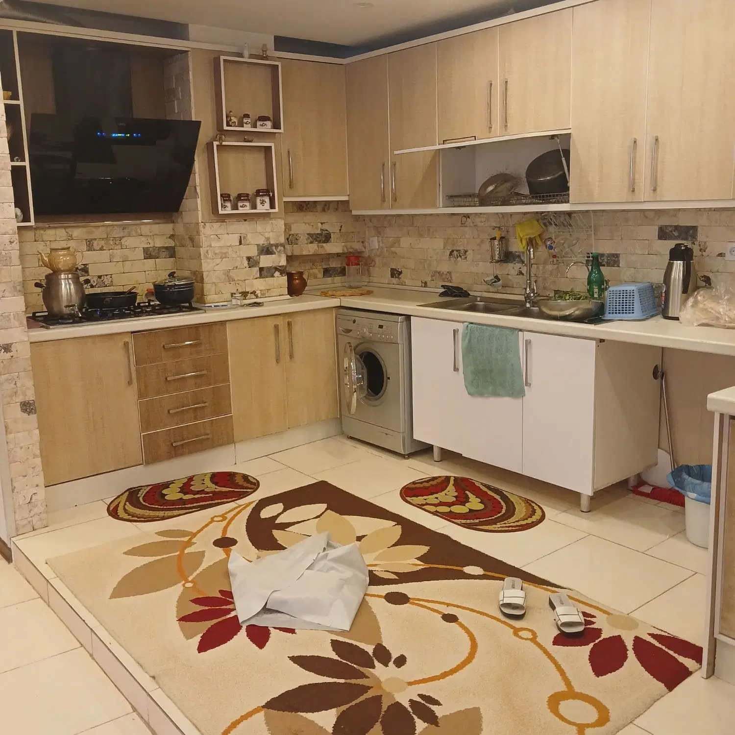 آپارتمان لوکس طبقه دوم  2خواب  100متر