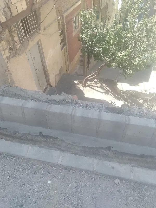 ساختمان ۵۵متری آخر خلخالی جنب خیابان