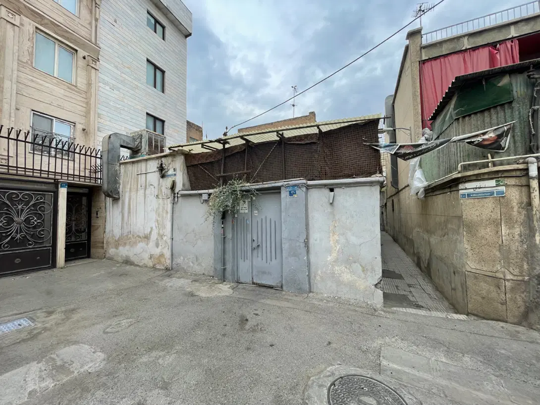 خانه کلنگی ۶۰ متری در دست تجمیع
