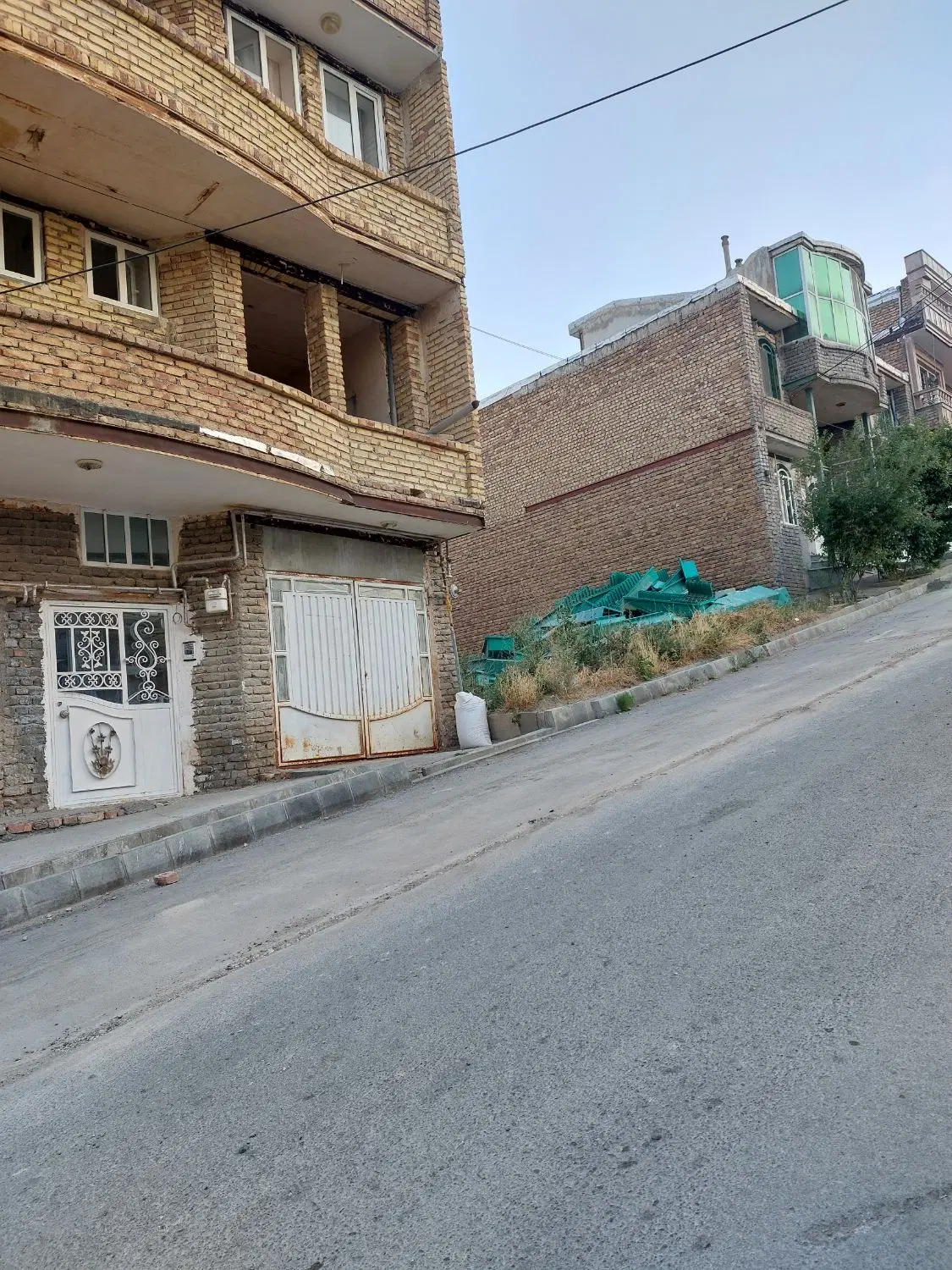 زمین ۲۱۱ متری آخر سنگی خیابان صدرا