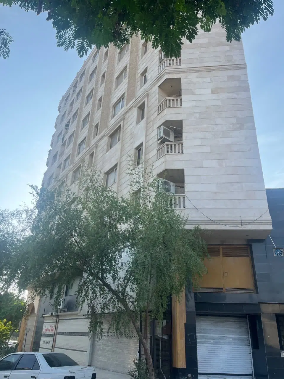 فروش ۹۰ متری دو خواب آزادگان ۱۷