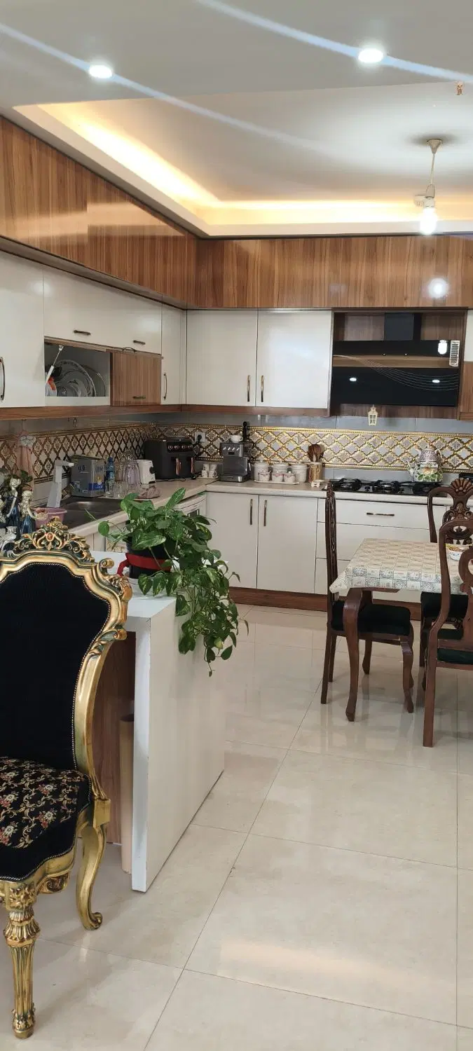 ۱۳۰ متر_ ۳ خواب_ حاشیه الهیه_برند_ ویو ابدی