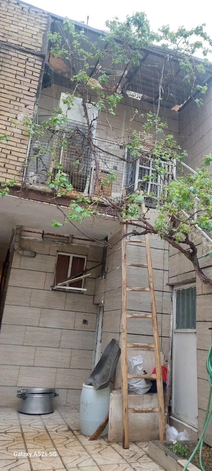 آپارتمان و ویلایی سه طبقه دربست