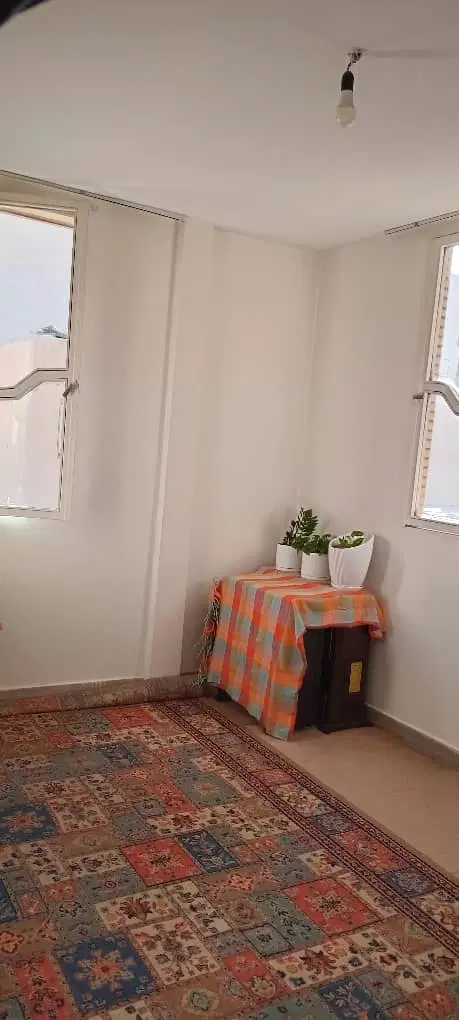 65 متری ارجمندی طبقه ۴ نورگیر نزدیک مترو