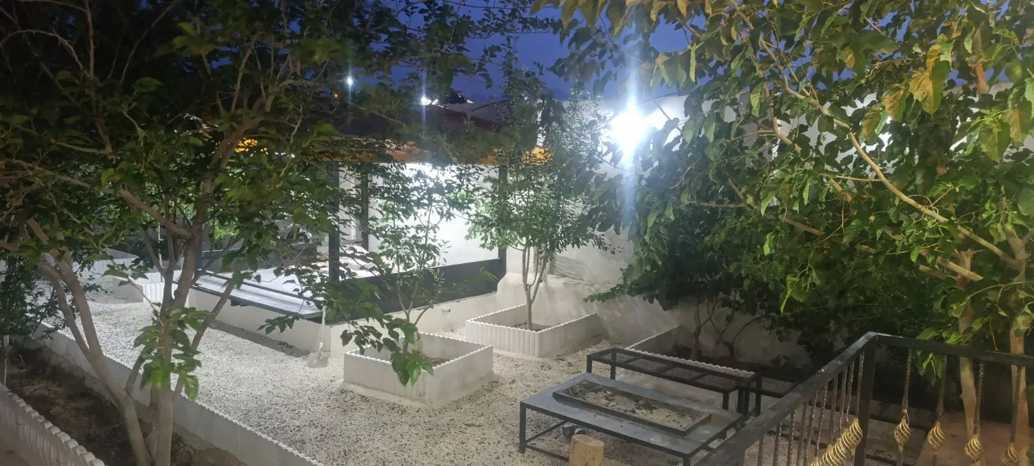 باغچه قشنگ و دلباز