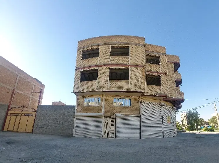 فروش ملک سر خیابان