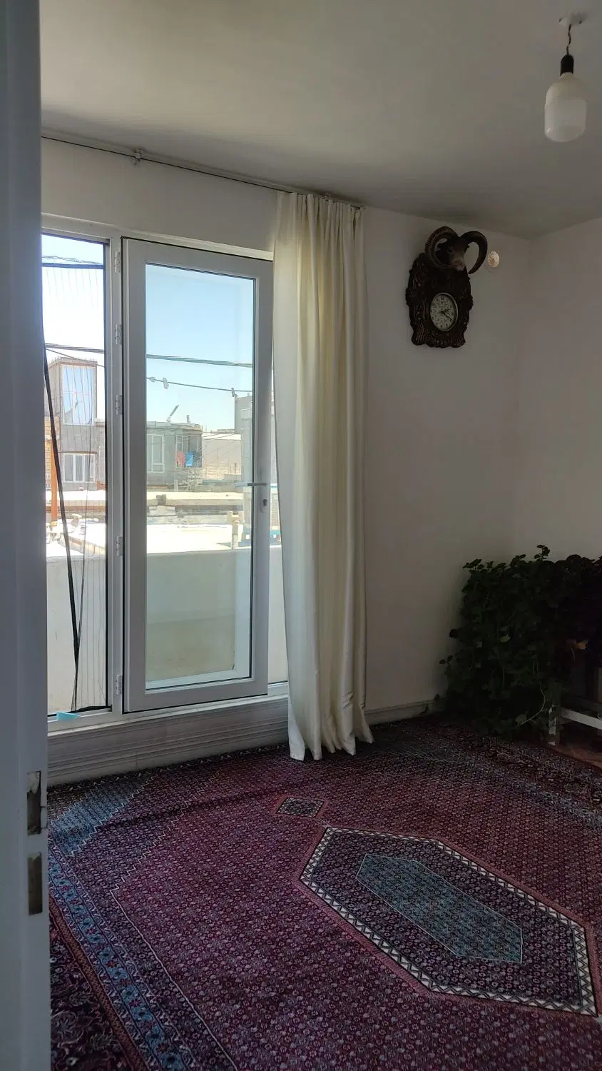 فروش یک واحد خانه طبقه دوم در گل سفید