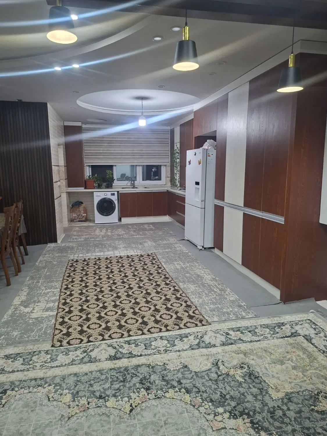 ملک دو طبقه هر طبقه ۲۰۰متر به همراه ی سوییت
