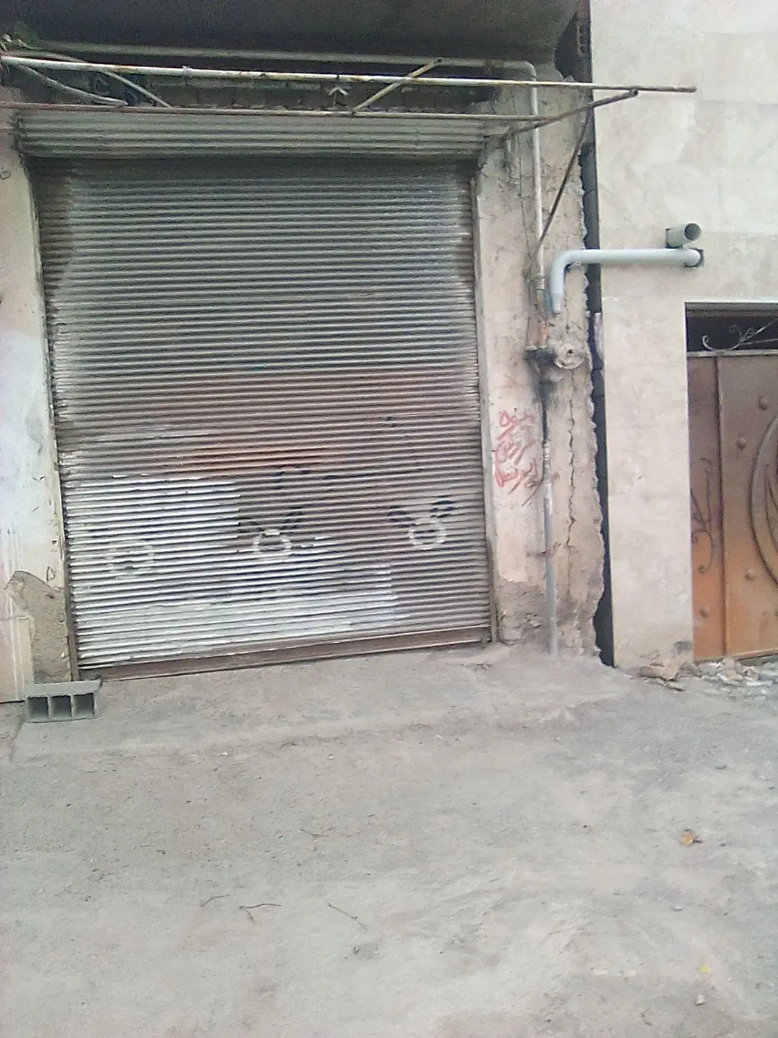مغازه سر خیابان اصلی