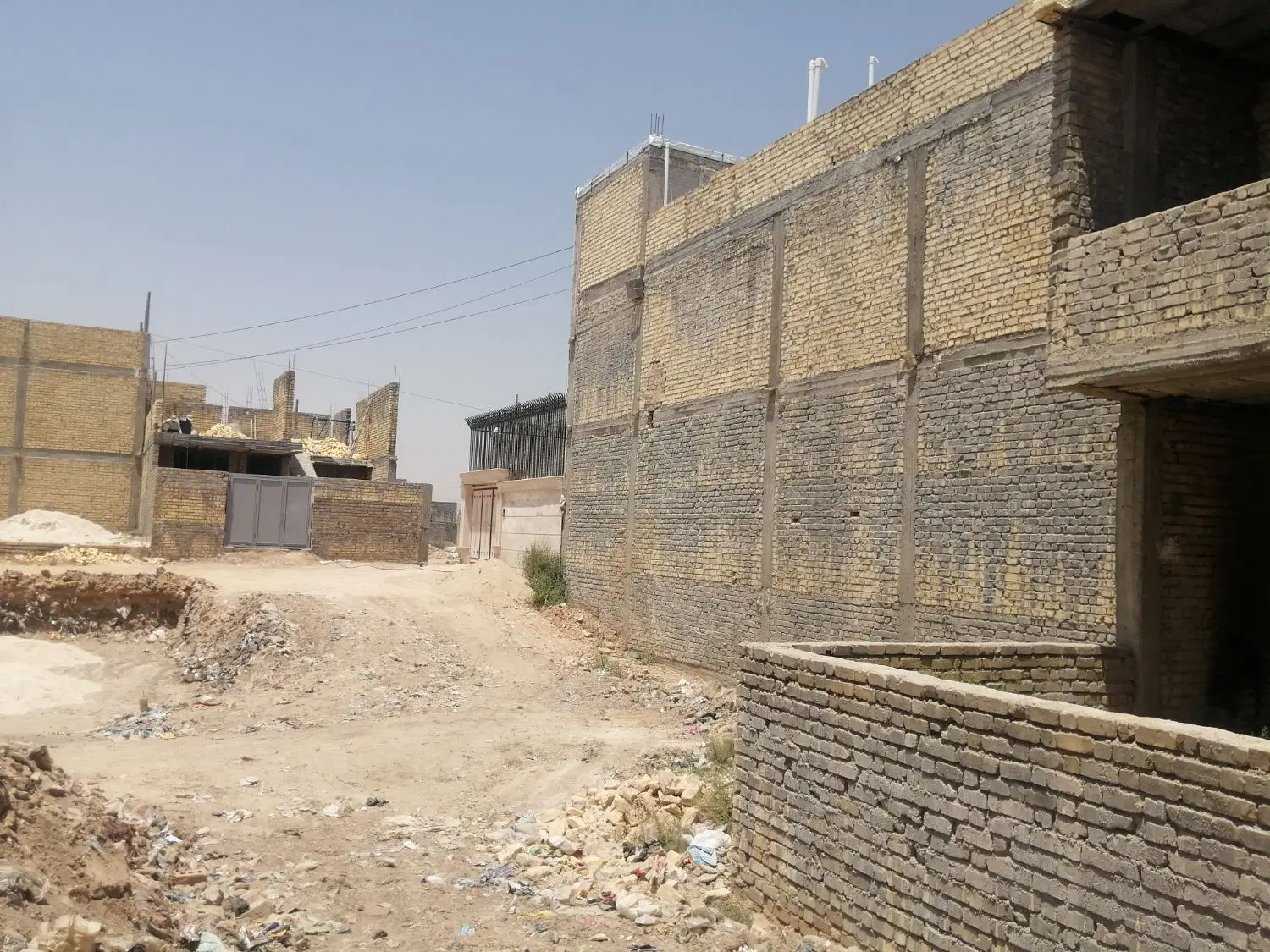 زمین ماه فیروزان