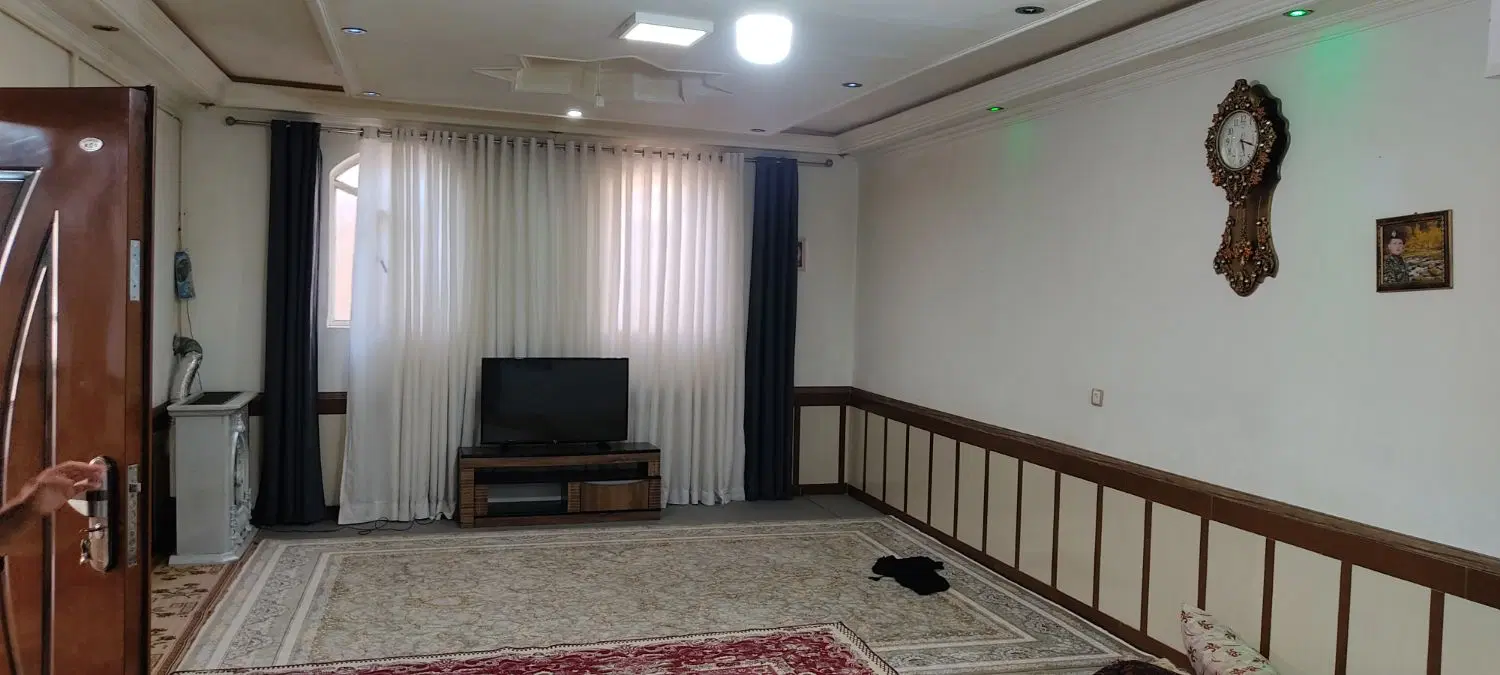 اپارتمان3طبقه واحدهم کف 3نبش