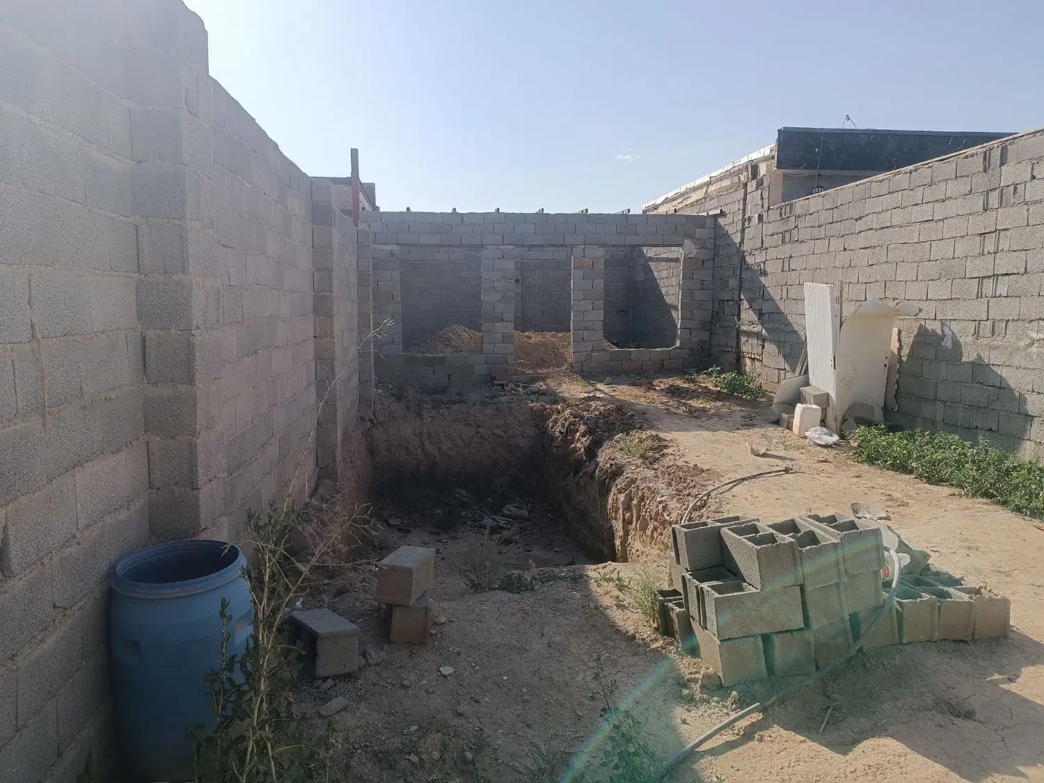 زمین چهار دیواری ۱۷۱ متری