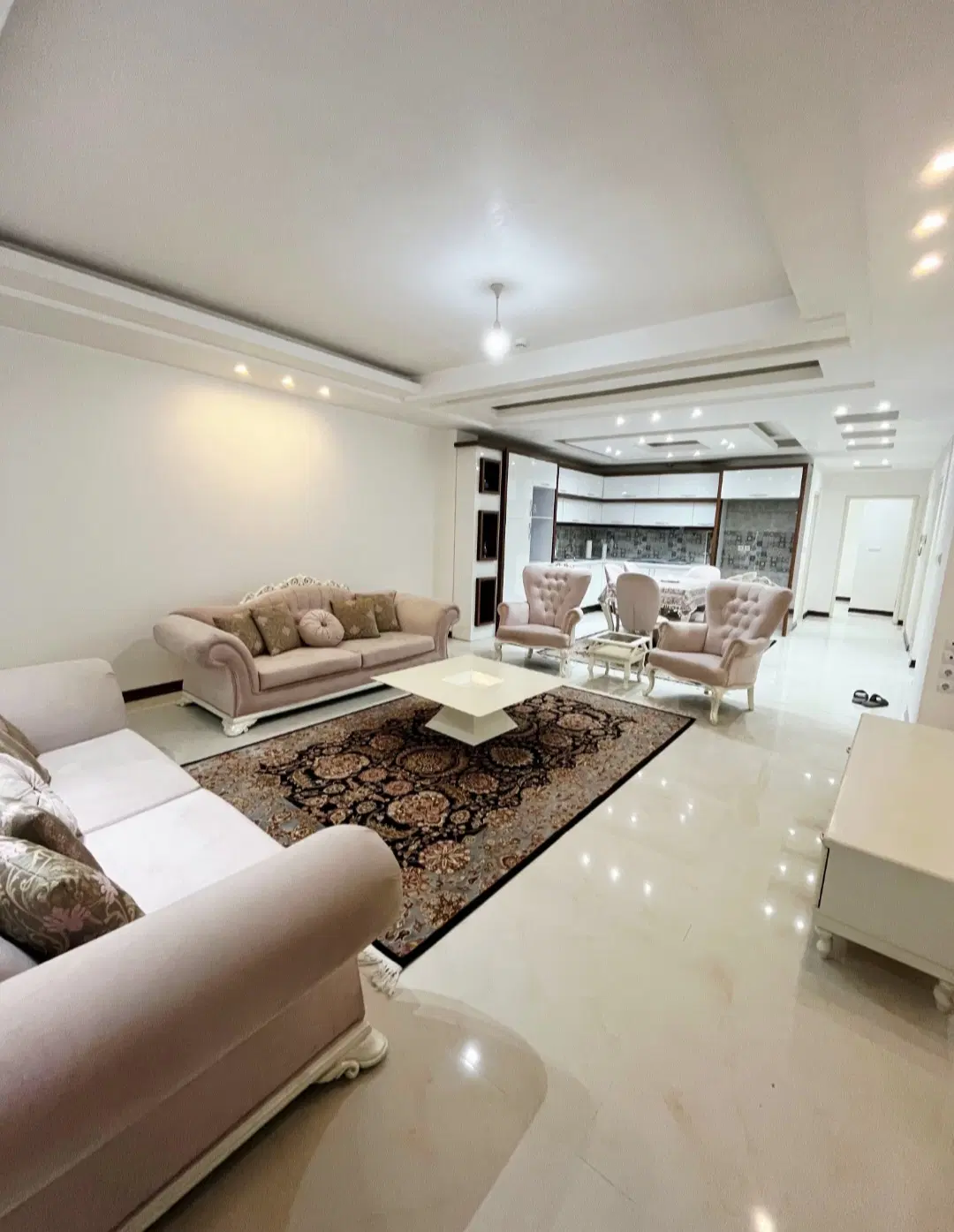 واحد ۱۰۷ متر، تاپ لوکیشن کوروش، فروش فوری