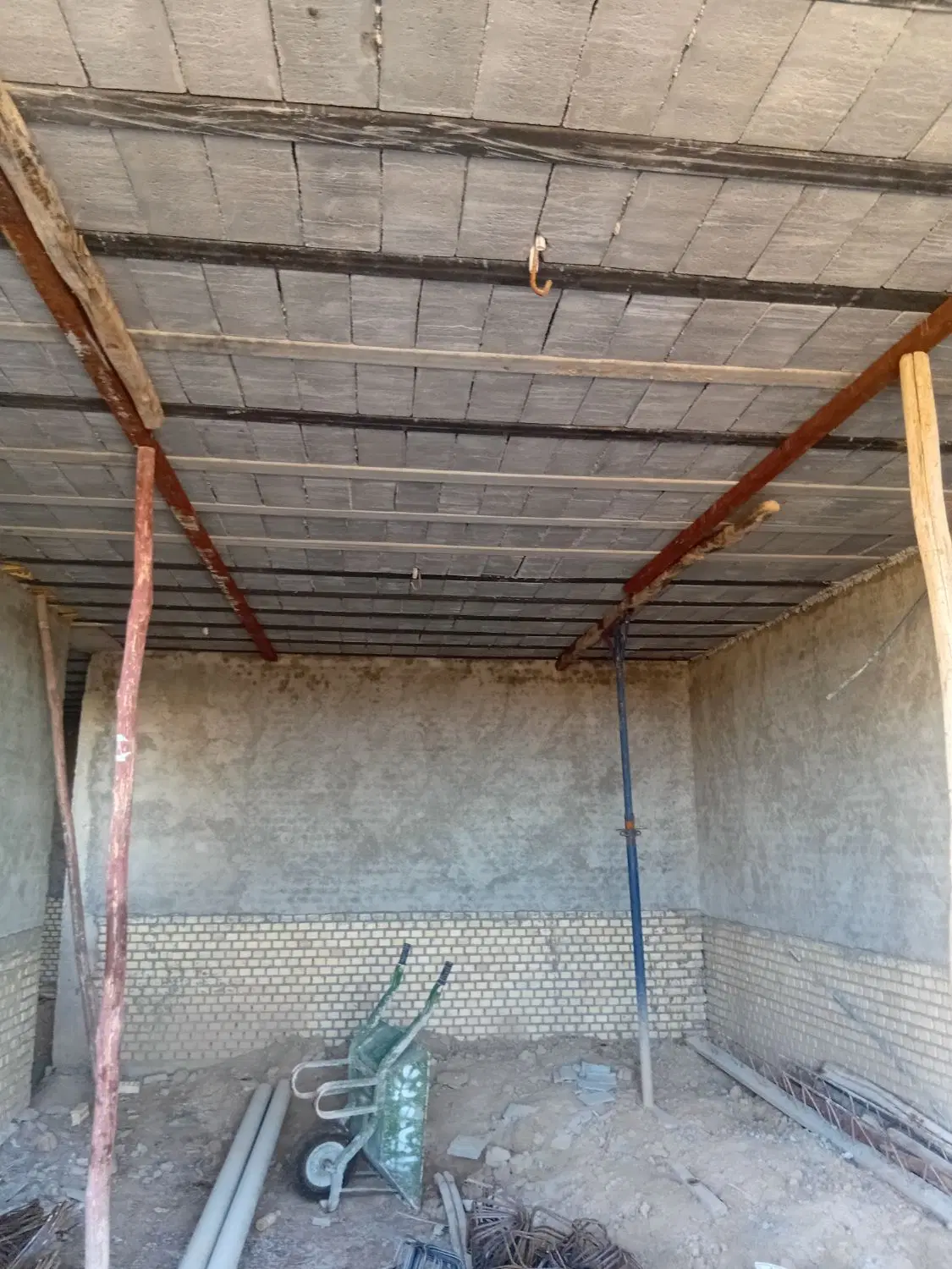 خونه نیمه کاره