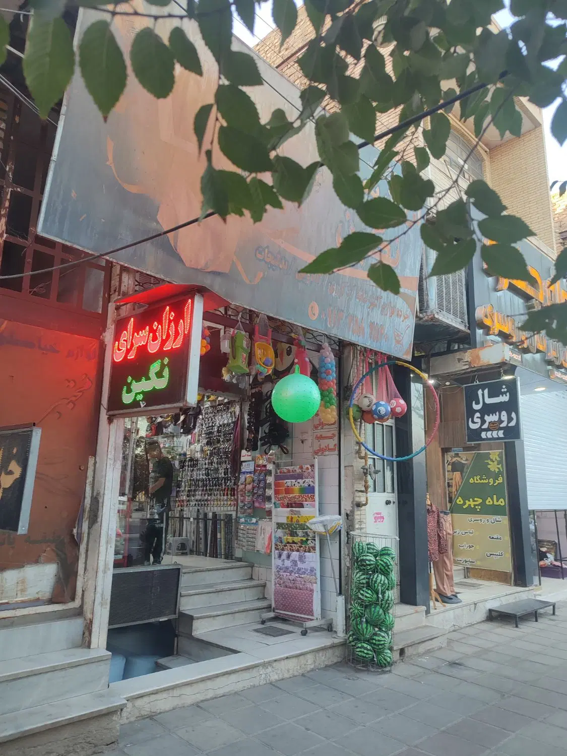 مغازه ۶۸ متری بر بلوار اصلی آزادشهر