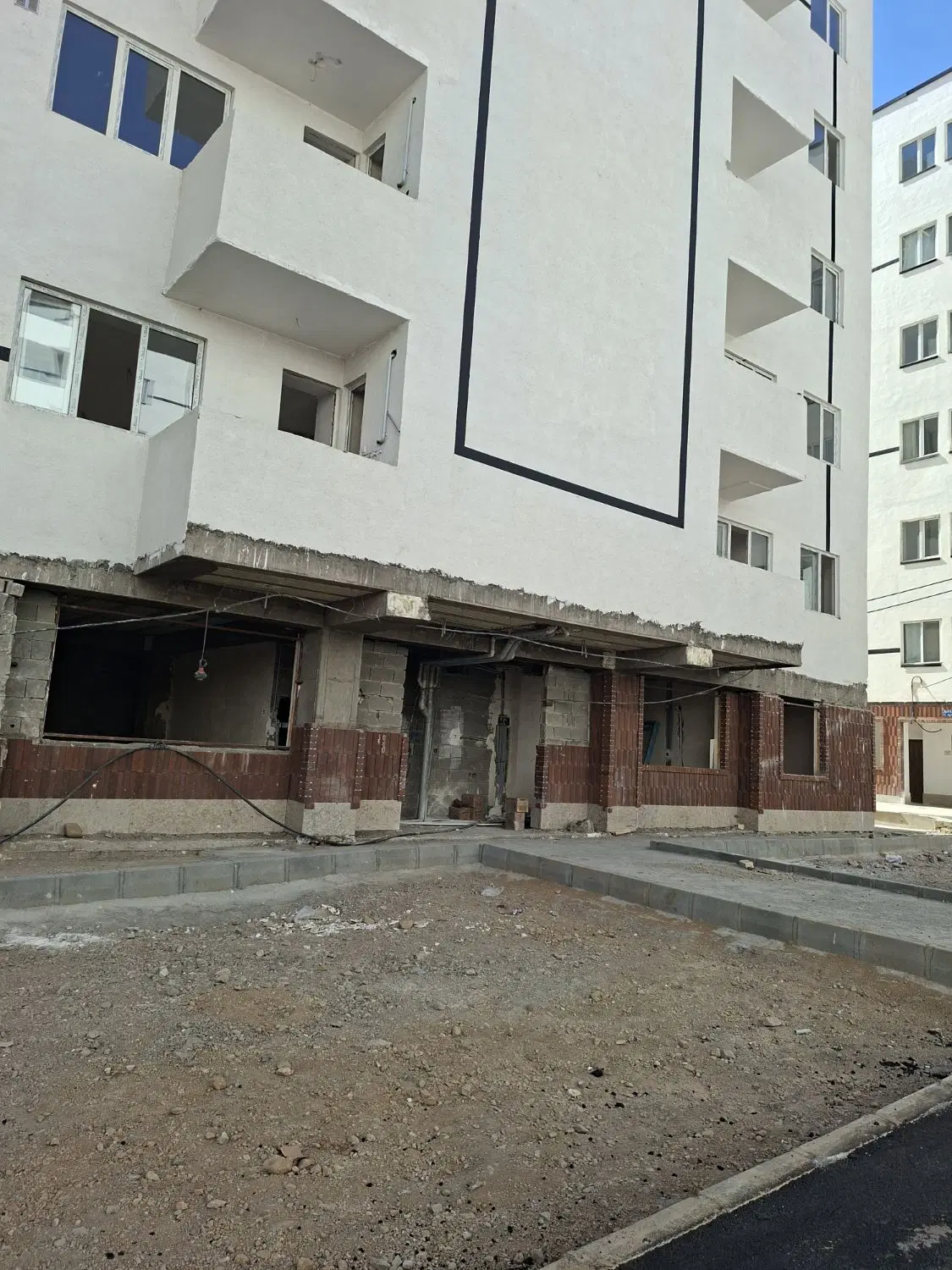 آپارتمان 4طبقه پشت جمعه بازار