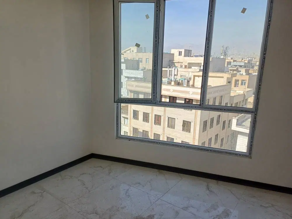 ۱۱۰ متر تکواحد نوسازراه آهن ابتدای ولیعصر  غرق نور