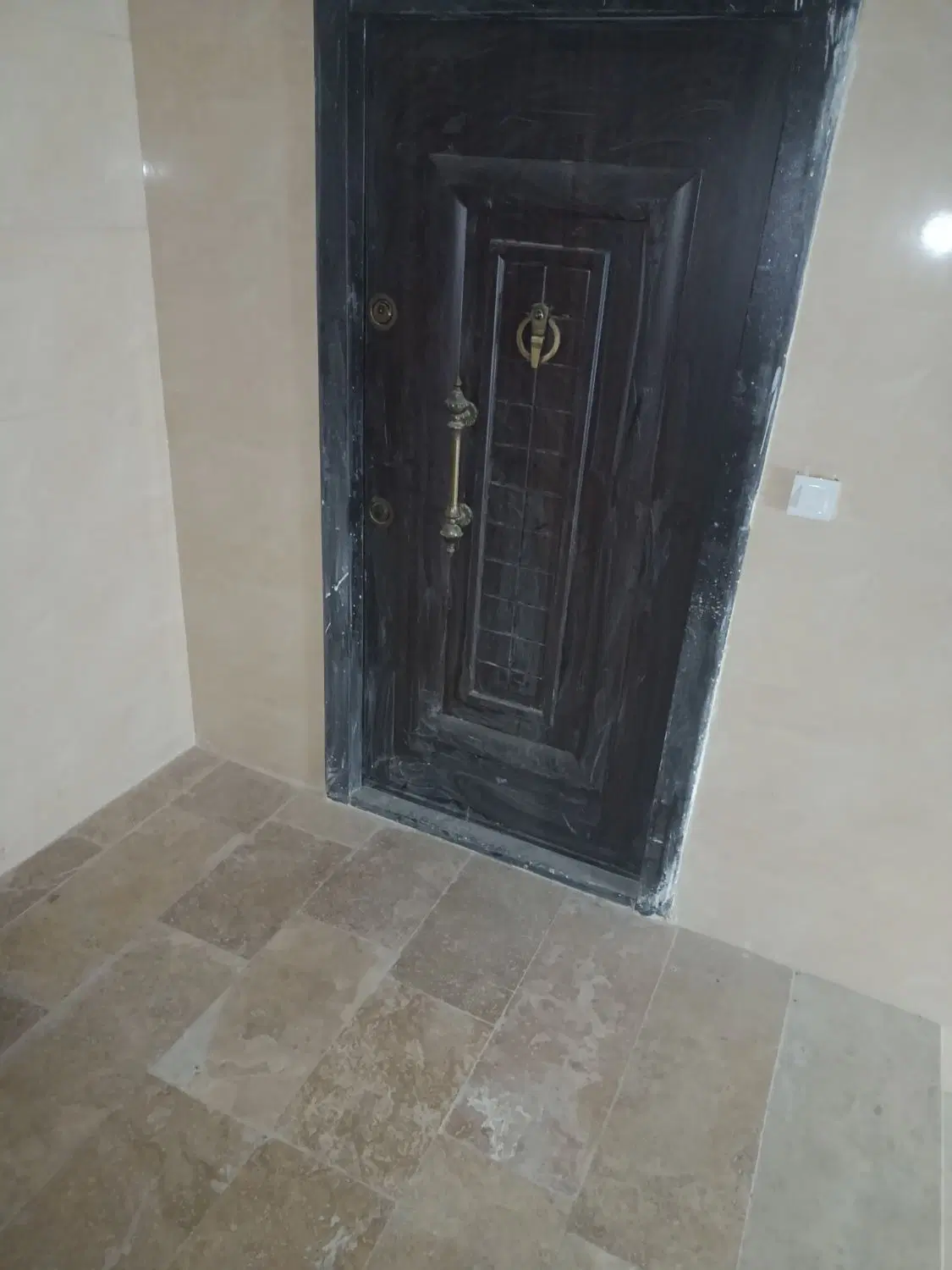 فروش آپارتمان تک واحدی طبقه اول نوساز