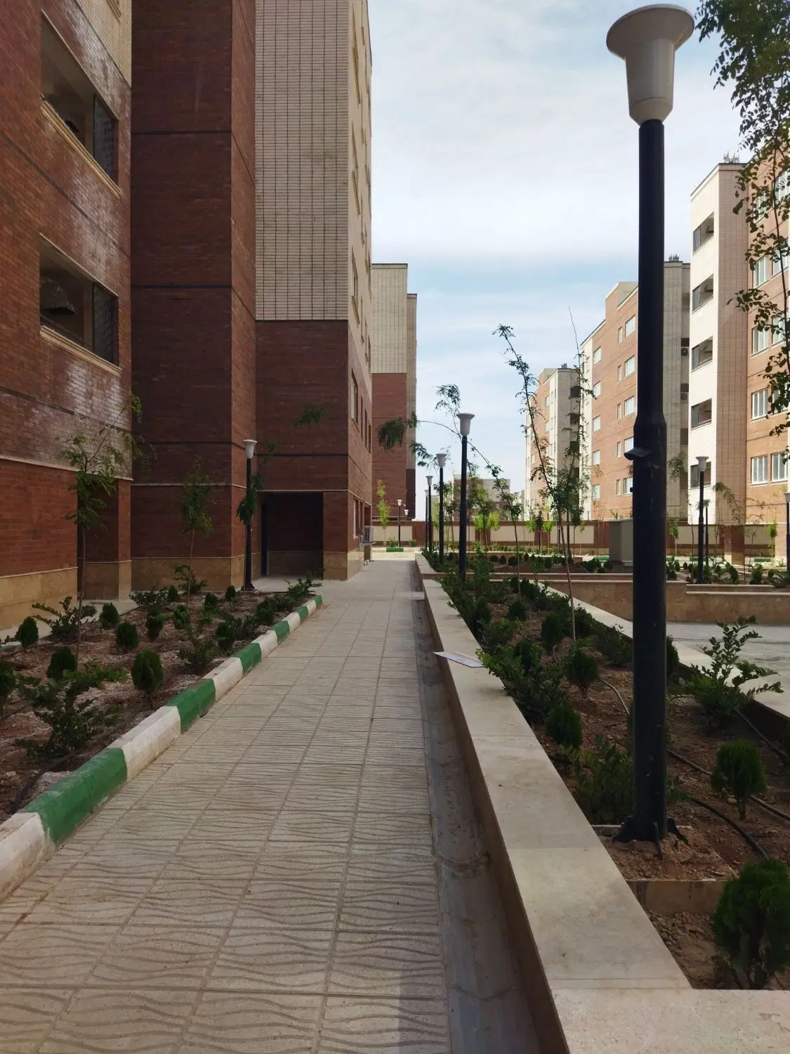 ۱۰۰متری نوساز با پارکینگ