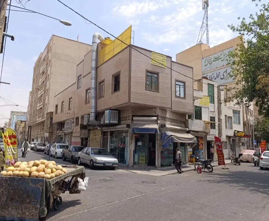 آپارتمان باحیاط و مغازه
