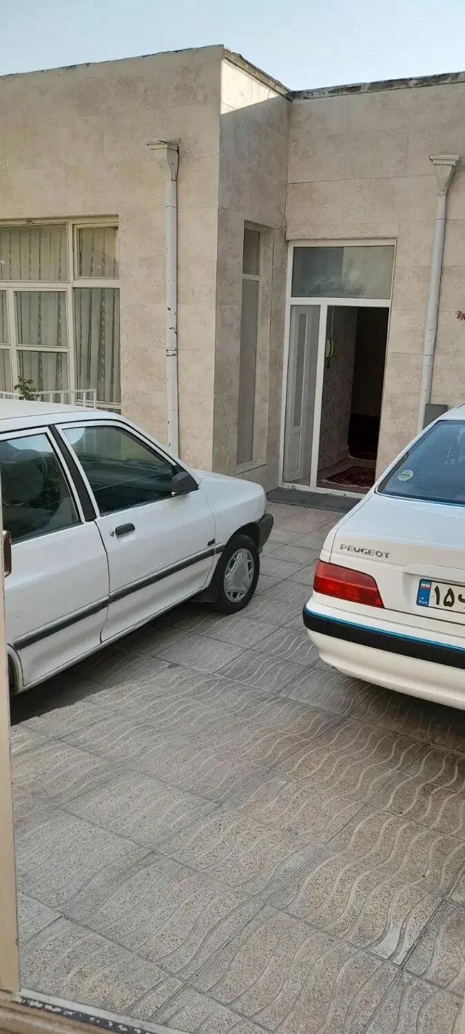 تهاتر حیاط در تبریز با مرغداری گوشتی