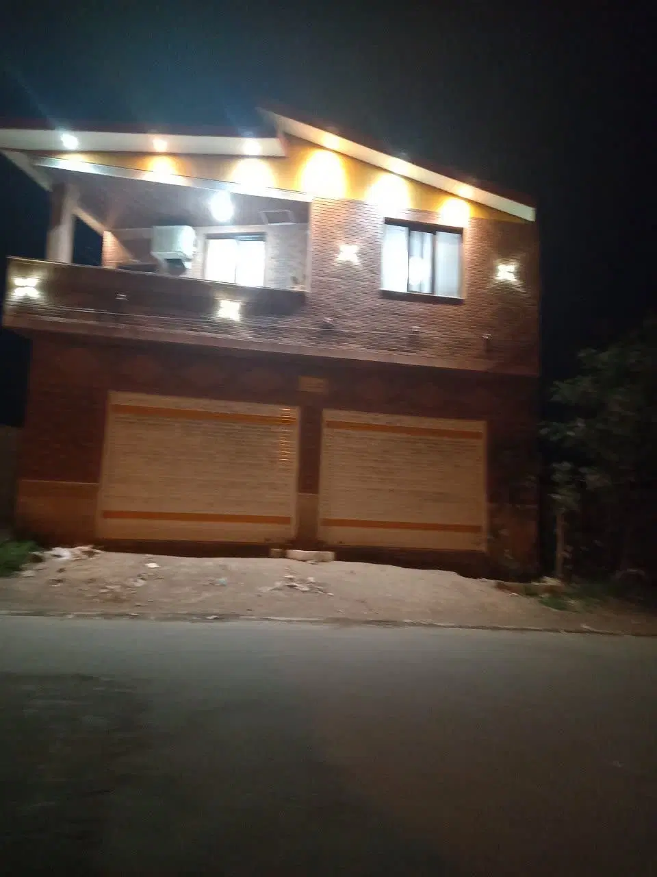 منزل مسکونی و تجاری دوطبقه