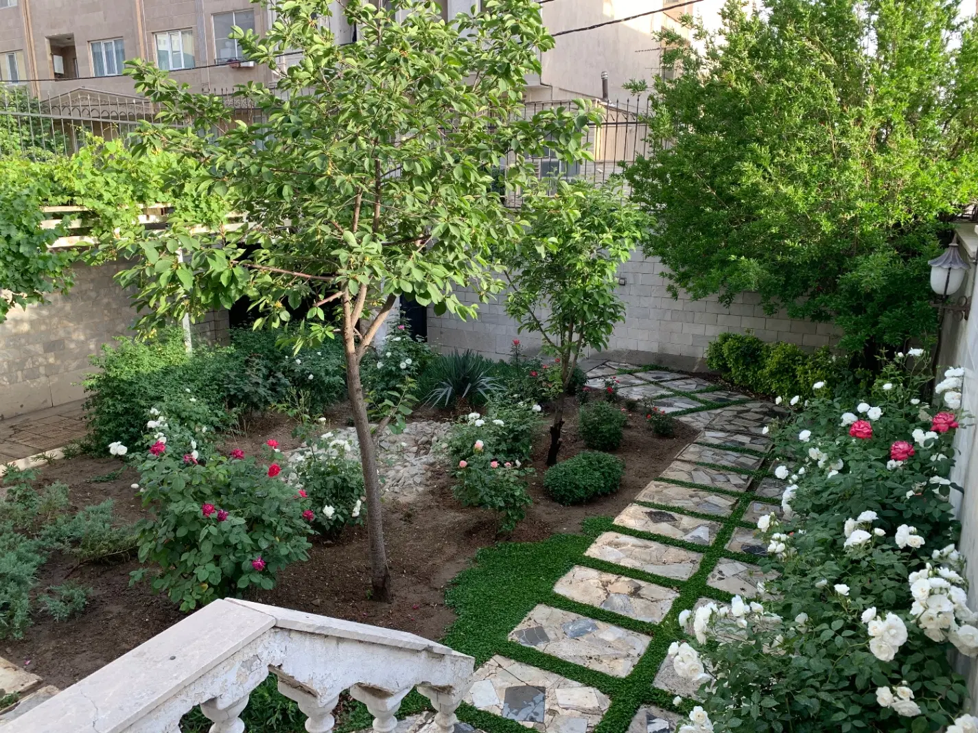 130متری باغ فیض
