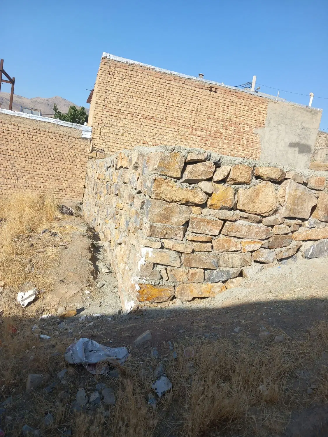 زمین ۱۰۳ متری نایسر