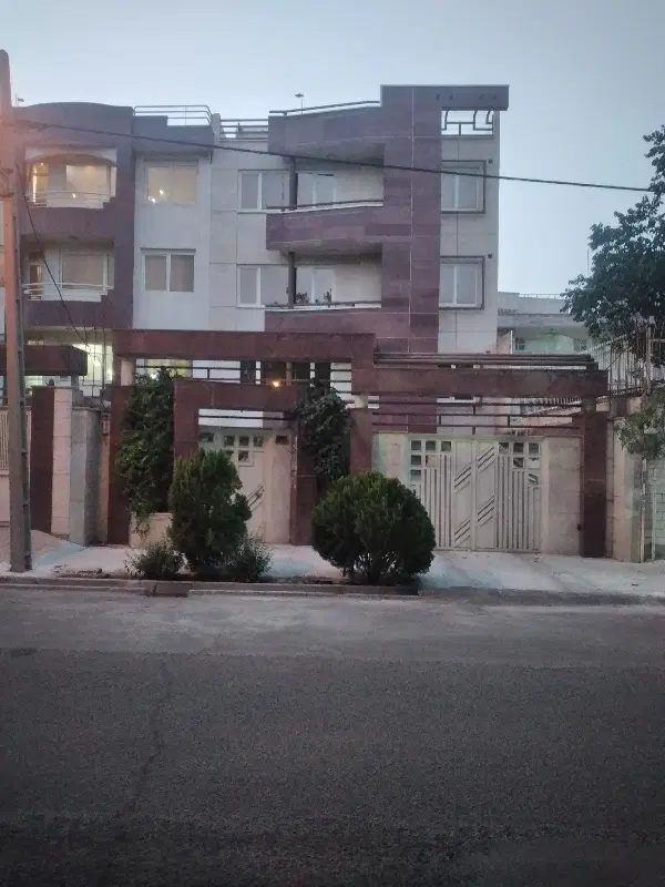 یک اتاق اداری خیابان دانشگاه