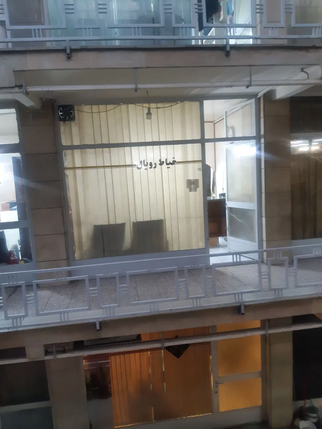 ۳۲متر مغازه سرقفلی داخل پاساژ بر خیابان انقلاب